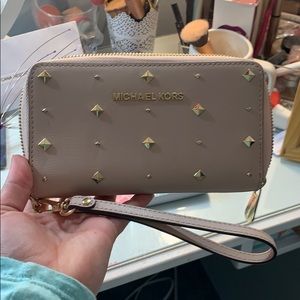 🎉 PINK MICHAEL KORS WRISTLET